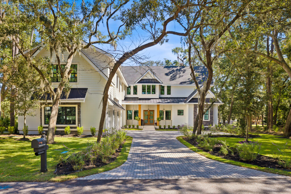 A Grand Welcome: The Art of Exceptional Curb Appeal