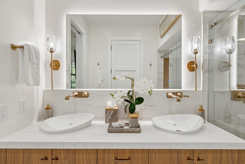 Luxury Meets Serenity: A Bathroom Designed for Elegance